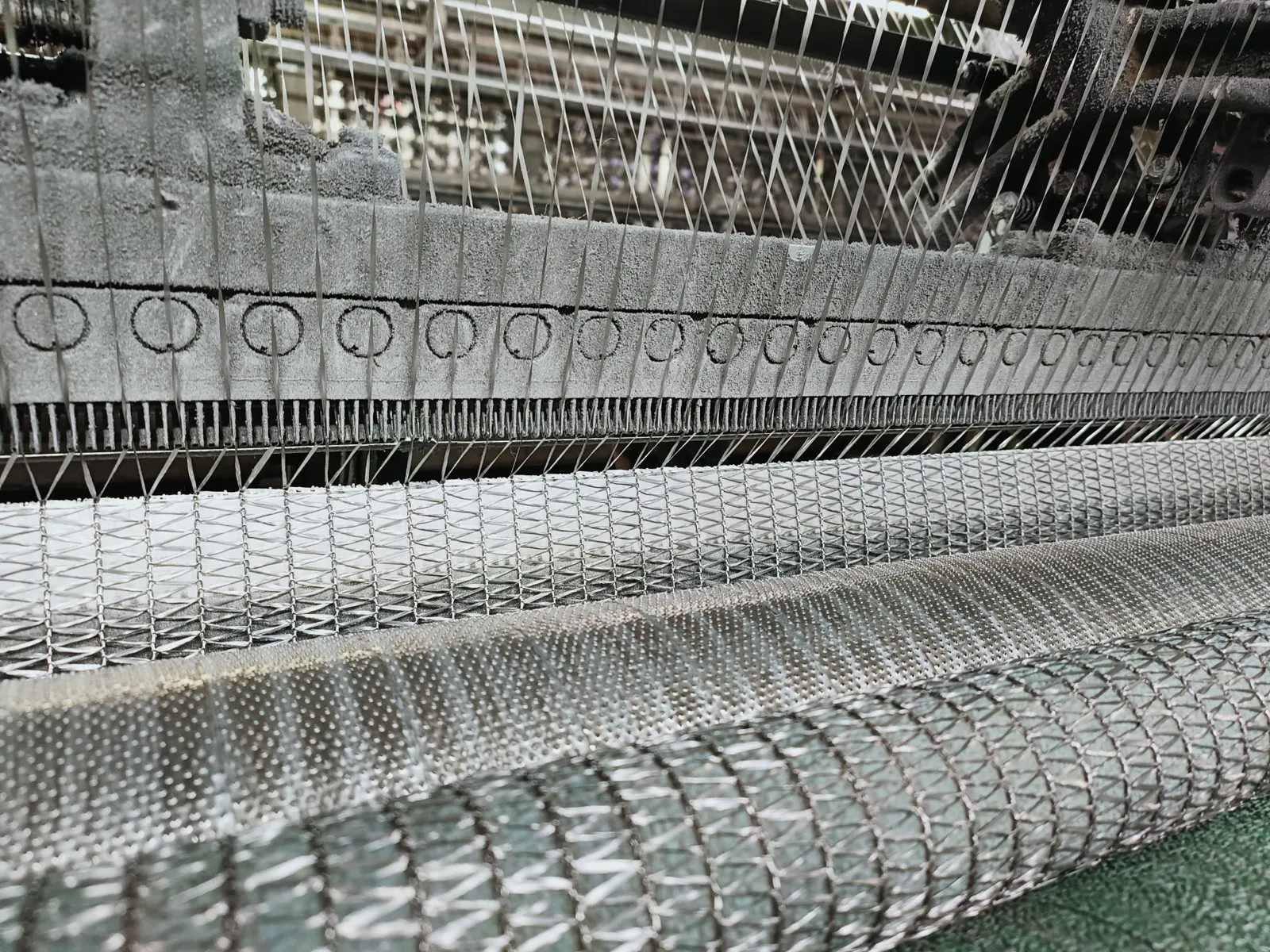 Aluminum reflective shade net on the knitting line